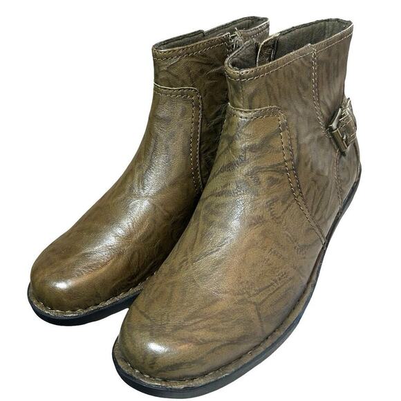NWOT Clarks Bendables Women’s Nikki Star Leather Ankle Boots Green Size 8.5 - Picture 1 of 9
